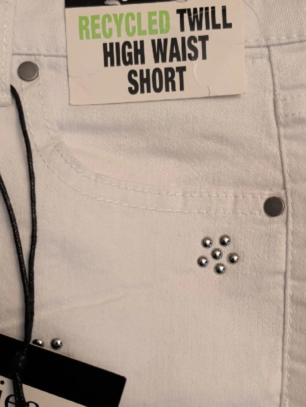 D. Jeans White Studded High Rise Stretch Denim Shorts Women’s 6 NWT